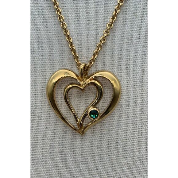 Vintage Avon Gold Tone Emerald Green Rhinestone May Birthstone Heart Necklace - Picture 1 of 5